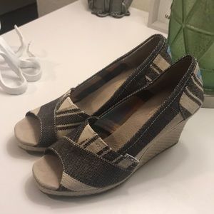 Tom's Peep Toe Striped Wedges 7.5